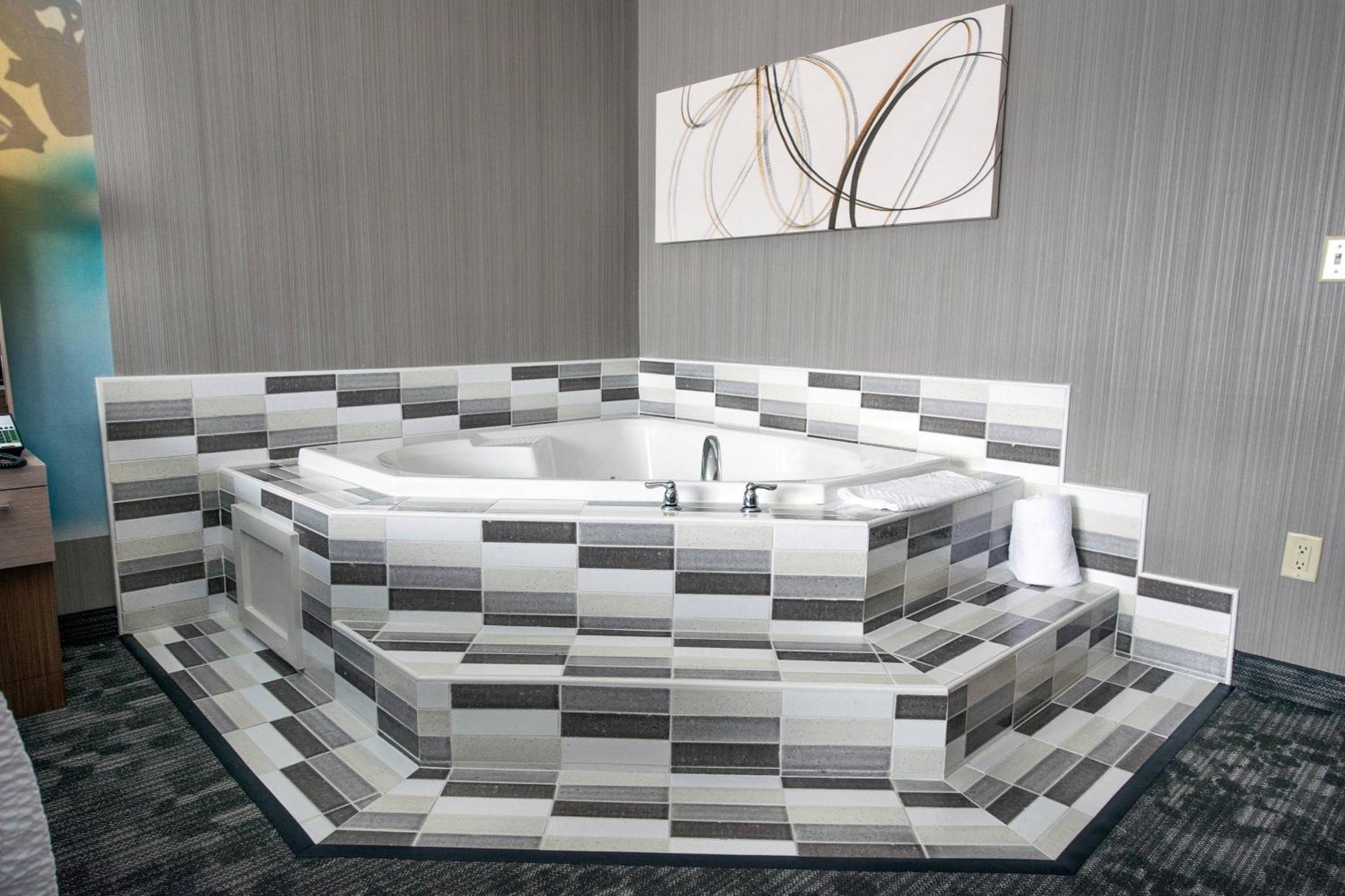 Courtyard By Marriott Norwich Hotel Buitenkant foto